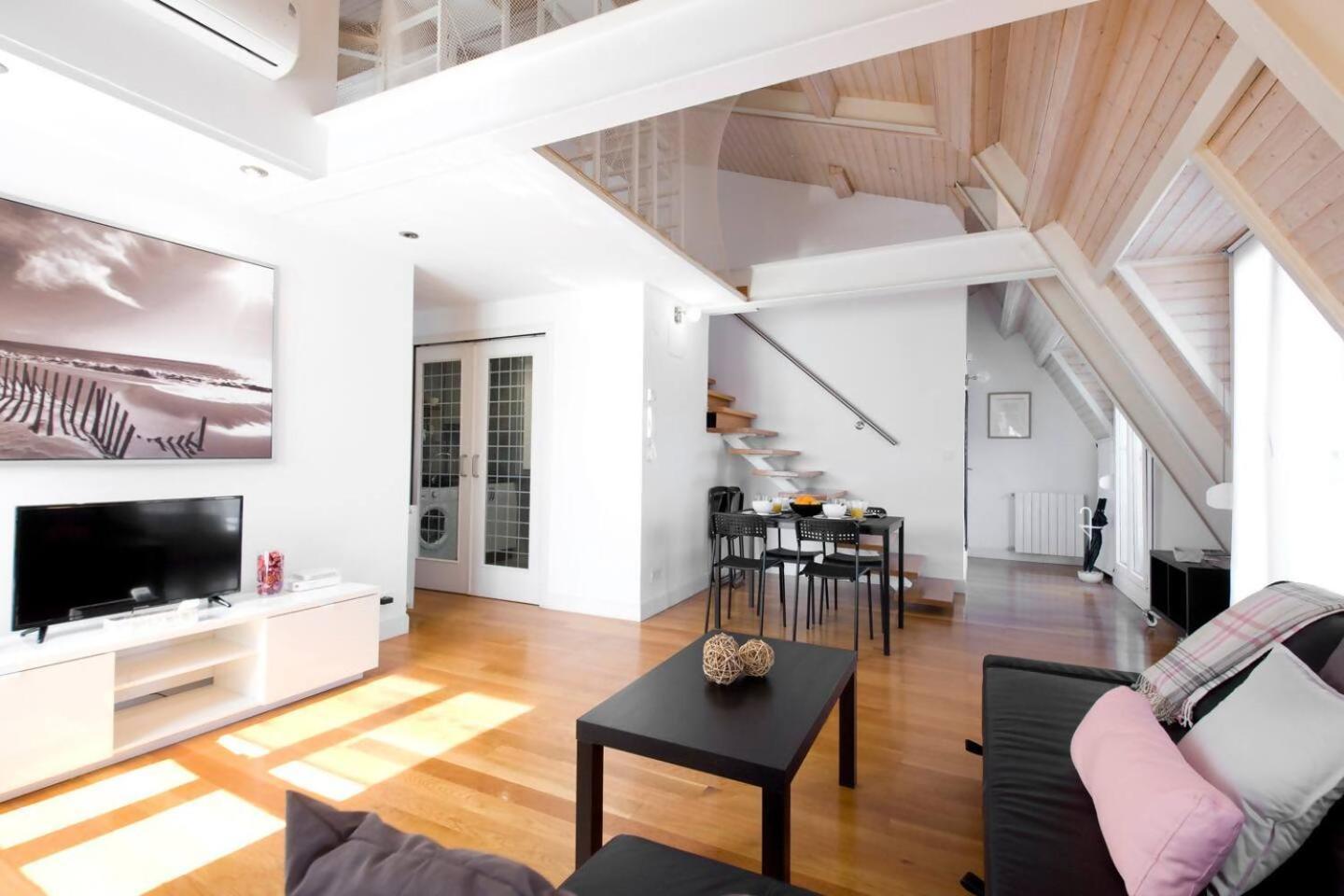 Atico Duplex Centrico Con Parking Incluido Appartamento